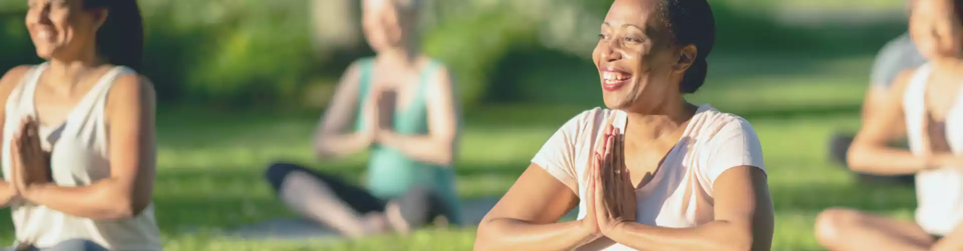 Yoga Tawa & Meditasi Senyuman Batin - Online Class by Stephanie Brail