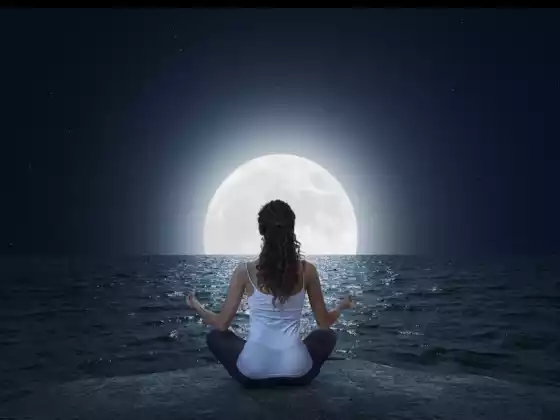 Penyembuhan Tenaga Bulan Penuh dengan Meditasi Berpandu