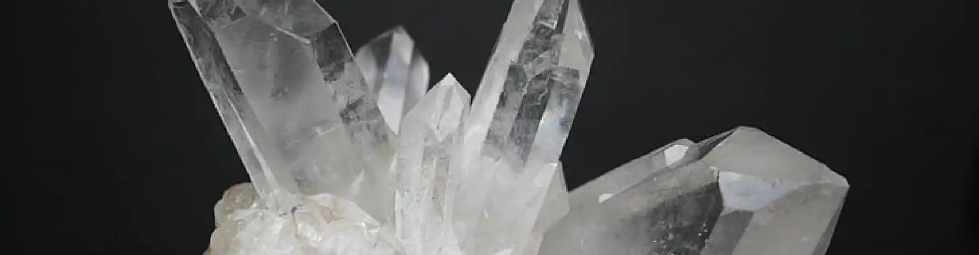 Rocce e cristalli 101: Per guarigione, griglie, protezione e manifestazione - Online Class by Kimberly Palm